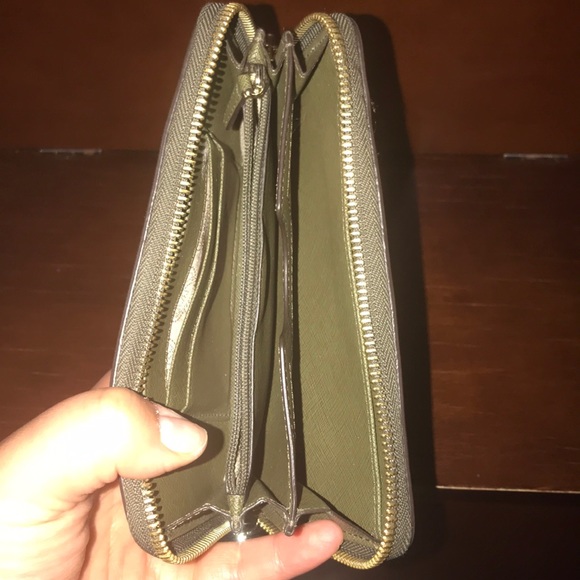 Michael Kors wallet - used only 2 times - Picture 3 of 3